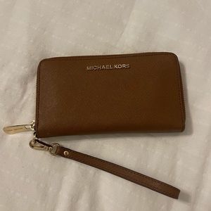 Micheal Kors brown wristlet wallet
